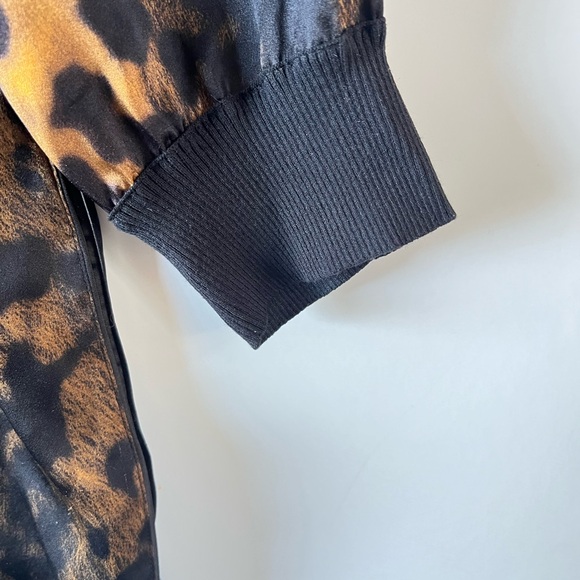 Lafayette 148 Kelsey Leopard Print 100% Silk Blouse - Picture 7 of 10
